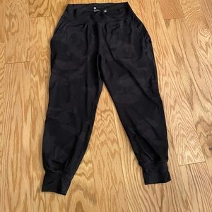 All In Motion High Rise Yoga Jogger - L - Black camo